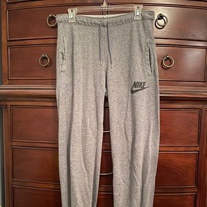 GRAY NIKE SWEATPANTS